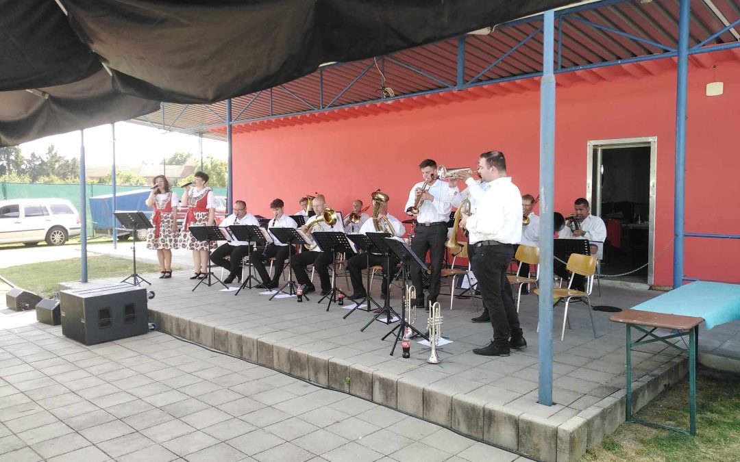 Posezení s dechovkou