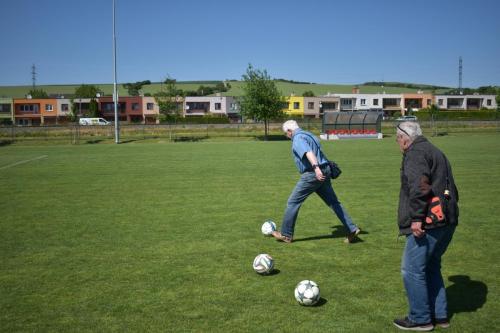 Pratelske-posezeni-byvalych-fotbalistu-FK-Krizanovice-11